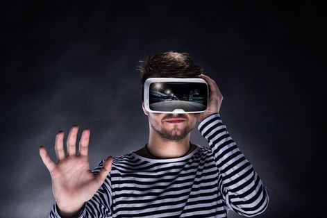 How does experiential VR work